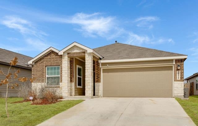 rental at 14815  Berkshire Way in San Antonio, TX — photo 1