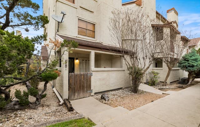 rental at 5322  Medical Dr Unit B-101 in San Antonio, TX — photo 2