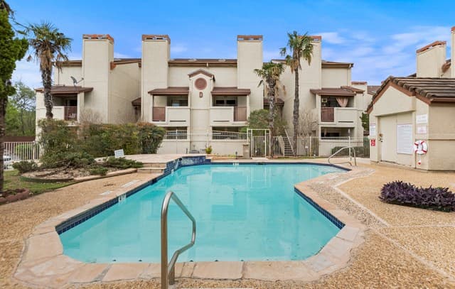 rental at 5322  Medical Dr Unit B-101 in San Antonio, TX — photo 4