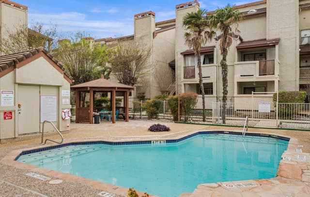 rental at 5322  Medical Dr Unit B-101 in San Antonio, TX — photo 5