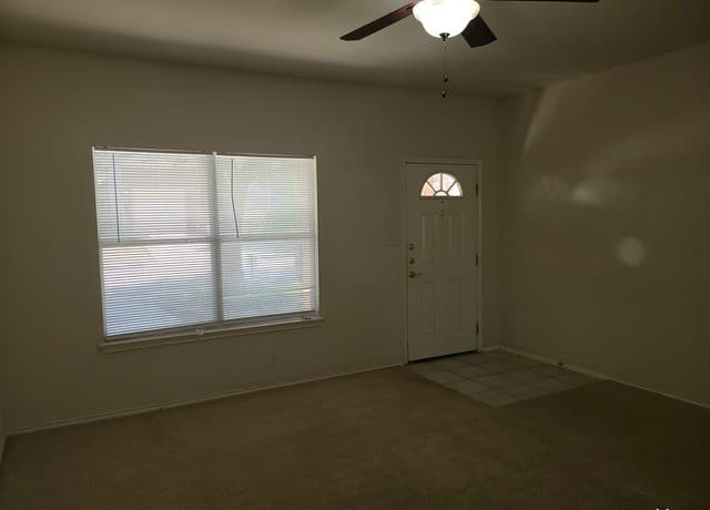rental at 7207  Painter Way in San Antonio, TX — photo 2