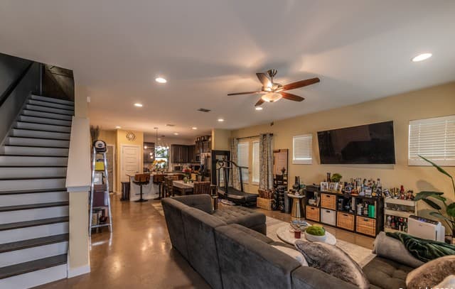 rental at 619  Burleson St in San Antonio, TX — photo 2