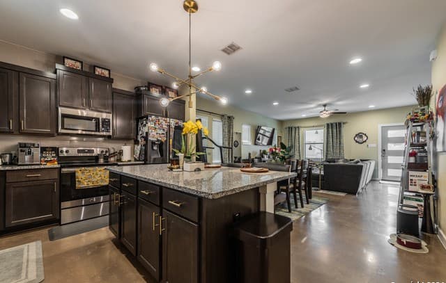 rental at 619  Burleson St in San Antonio, TX — photo 4