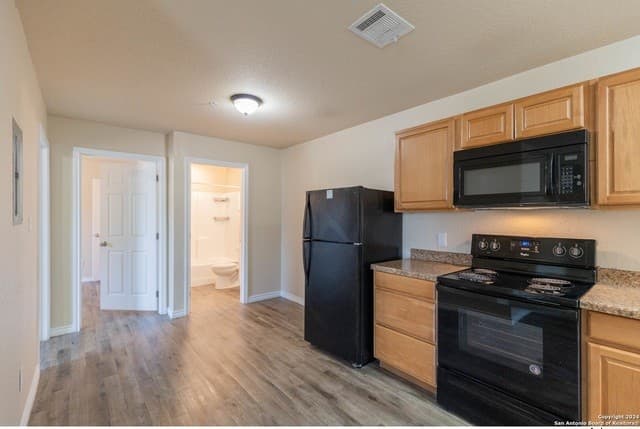 rental at 8111  Landing in San Antonio, TX — photo 5
