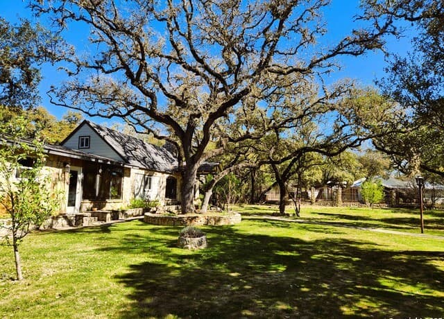 rental at 9810  Park Dr in Helotes, TX — photo 2