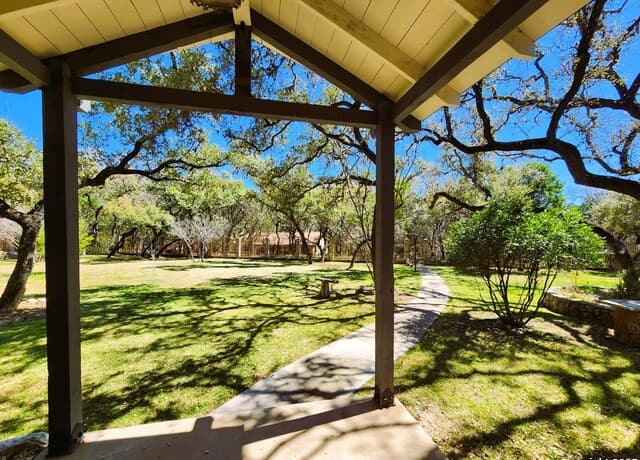 rental at 9810  Park Dr in Helotes, TX — photo 3
