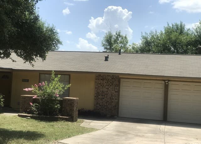 rental at 7919  Deep Forest in San Antonio, TX — photo 2