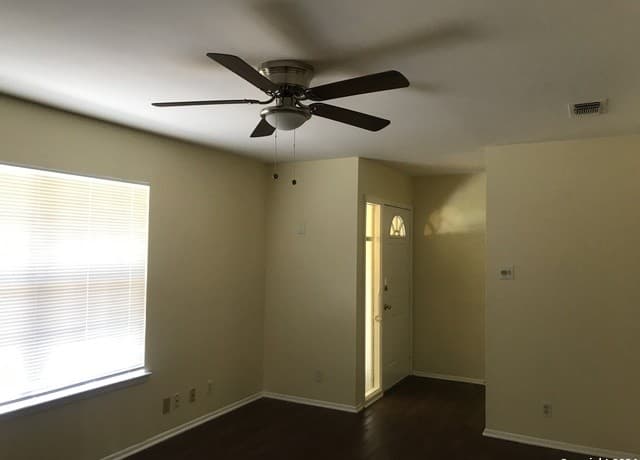 rental at 7919  Deep Forest in San Antonio, TX — photo 5