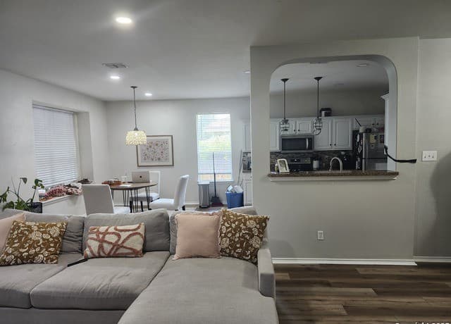 rental at 10115  Caspian Ledge in San Antonio, TX — photo 4