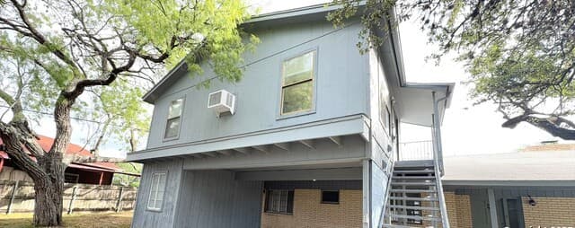 rental at 3815  Ridgeline Unit UPSTAIRS APARTMENT in San Antonio TX