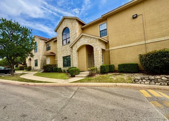 rental at 6160  Eckhert Unit 103 in San Antonio, TX — photo 2