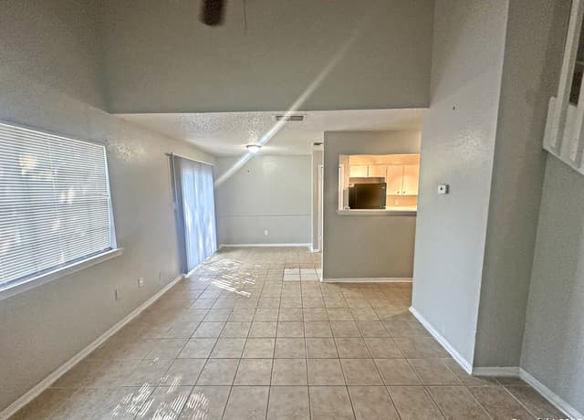 rental at 7502  Oak Chase Unit 7504 in San Antonio, TX — photo 5