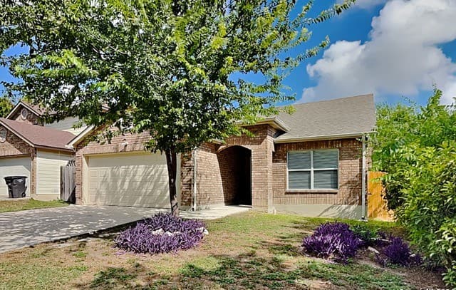 rental at 9603  Silver Crown in San Antonio TX