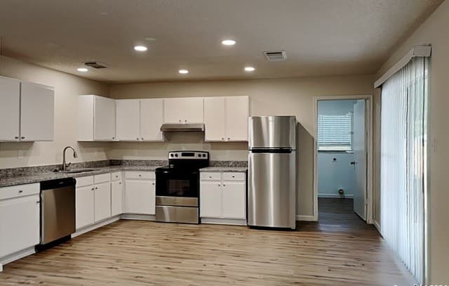 rental at 9603  Silver Crown in San Antonio, TX — photo 4