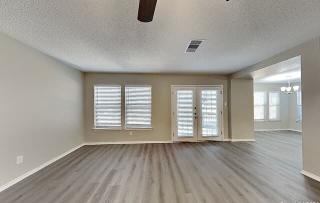 4-bedroom rental at 423 Irongate Rdg in San Antonio, TX — photo 2
