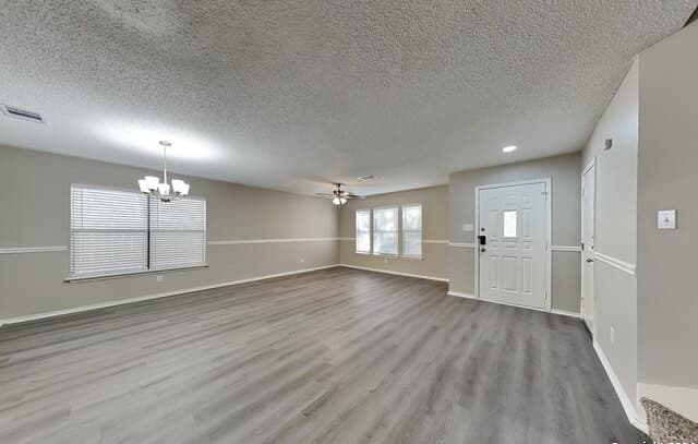 4-bedroom rental at 423 Irongate Rdg in San Antonio, TX — photo 4