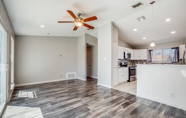 rental at 2610  Lakebriar St in San Antonio, TX — photo 3