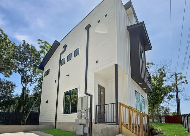 rental at 122  S Walters St. in San Antonio, TX — photo 2