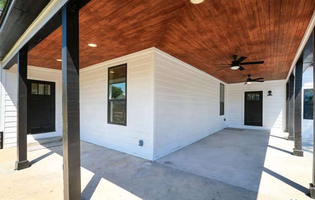 rental at 2425  Monterey St in San Antonio, TX — photo 5