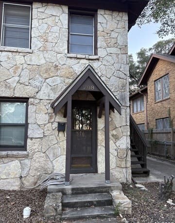 rental at 210 E Lullwood Ave Unit 208 in San Antonio TX