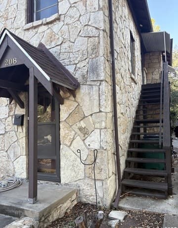 rental at 210 E Lullwood Ave Unit 208 in San Antonio, TX — photo 2