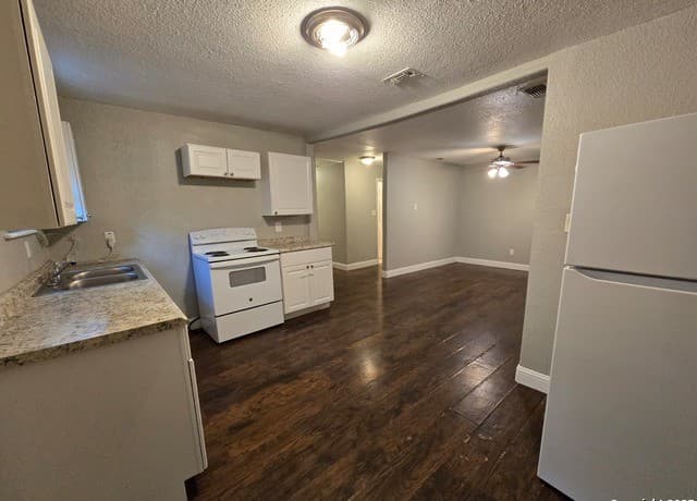 2-bedroom rental at 1718 Commercial Unit B in San Antonio, TX — photo 1