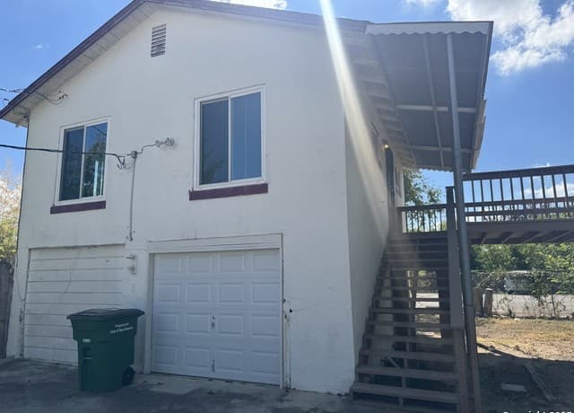 rental at 108  Robert E Lee Unit 2 in San Antonio, TX — photo 2