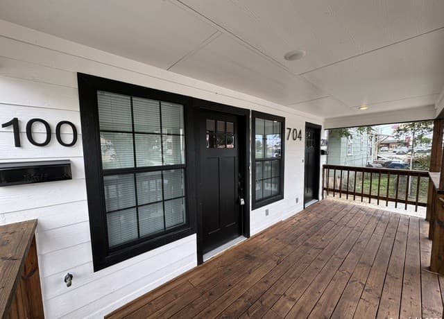 rental at 704  Fair Ave Unit 200 in San Antonio, TX — photo 4