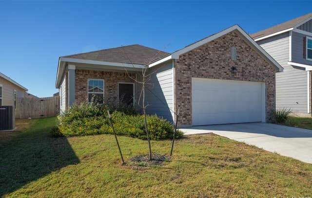 rental at 7447  Cheetah Pass in San Antonio, TX — photo 2