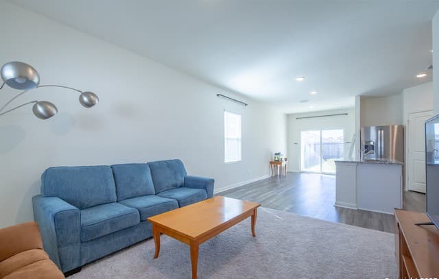rental at 7447  Cheetah Pass in San Antonio, TX — photo 3