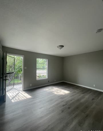 rental at 1723 W Mayfield Blvd Unit 6 in San Antonio, TX — photo 5