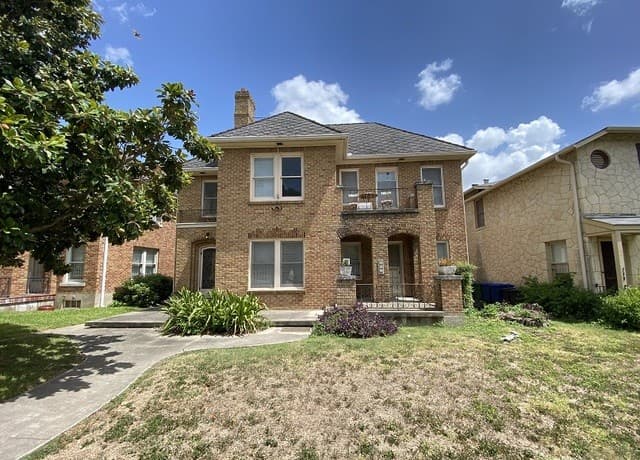rental at 247 E Lullwood Ave Unit FRONT in San Antonio TX