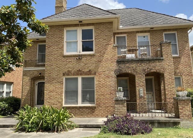 rental at 247 E Lullwood Ave Unit FRONT in San Antonio, TX — photo 2