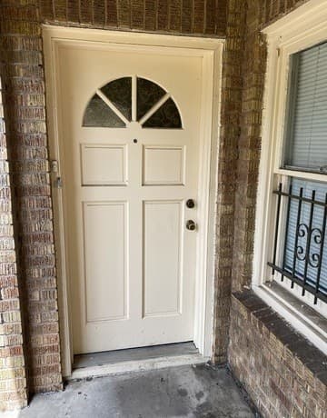rental at 247 E Lullwood Ave Unit FRONT in San Antonio, TX — photo 4