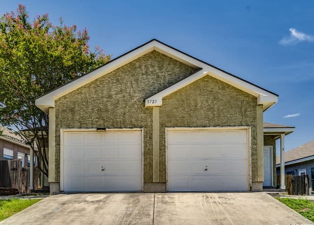 rental at 5723  Golf Heights Unit UNIT 1 in San Antonio, TX — photo 1
