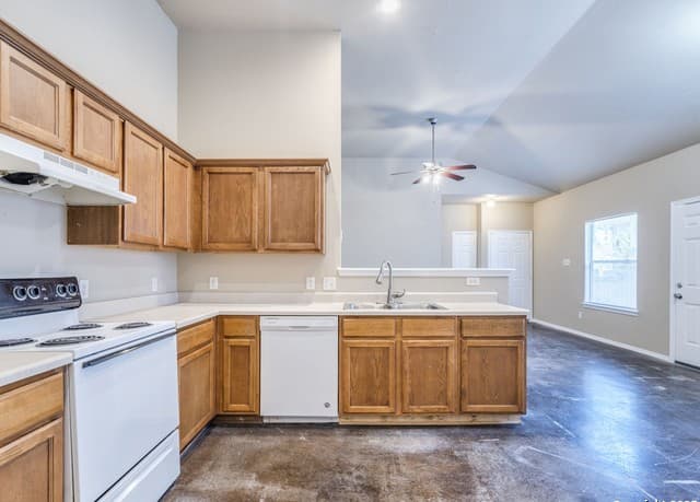 rental at 5723  Golf Heights Unit UNIT 1 in San Antonio, TX — photo 4