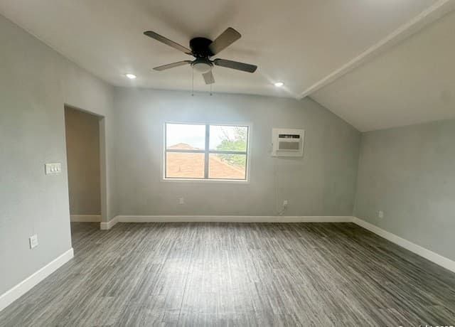 rental at 7550  Oak Chase Unit 3 in San Antonio, TX — photo 5