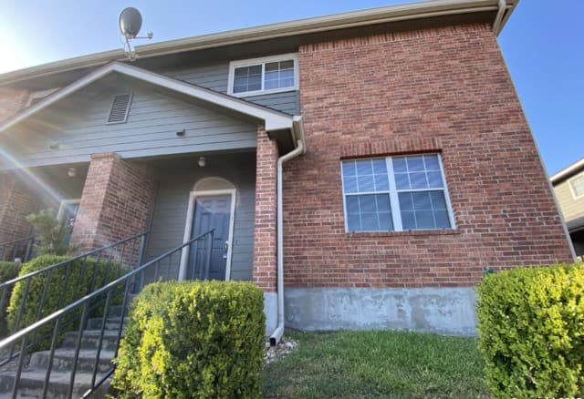 rental at 143  Chapel Hill in San Antonio, TX — photo 2