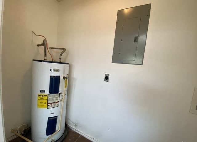 rental at 428  Burnett Ave Unit B in Charlotte, TX — photo 5