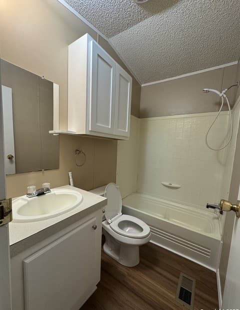 rental at 110  Deer Park Unit UNIT B in La Vernia, TX — photo 4