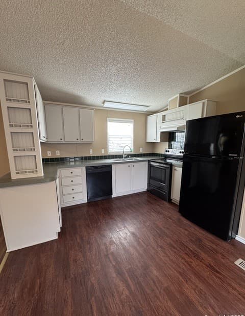 rental at 110  Deer Park Unit UNIT B in La Vernia, TX — photo 5