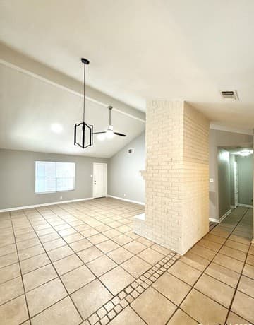 rental at 663  Fern Meadow in Universal City, TX — photo 3