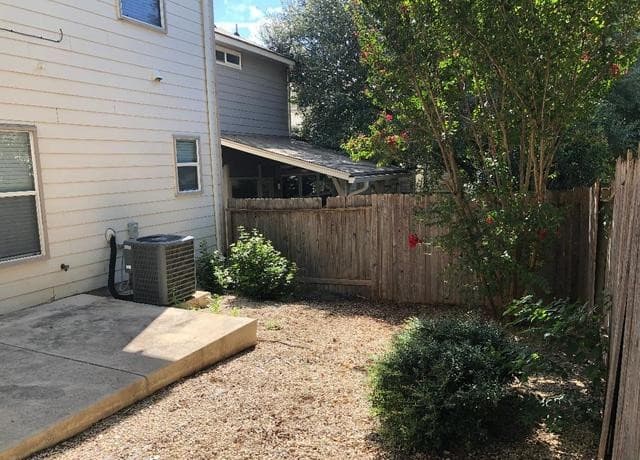 rental at 5514  Justin Cove in San Antonio, TX — photo 2