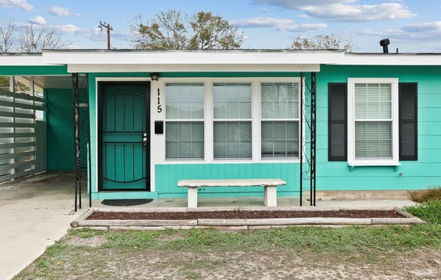 rental at 115  Harcourt in San Antonio, TX — photo 2