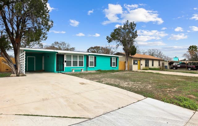 rental at 115  Harcourt in San Antonio, TX — photo 3