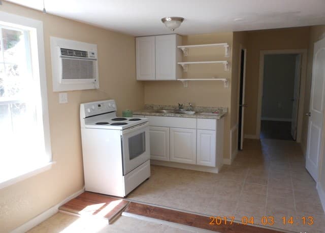 rental at 427  Lively Dr Unit GARAGE APARTMENT in San Antonio, TX — photo 2