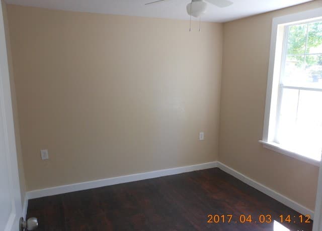 rental at 427  Lively Dr Unit GARAGE APARTMENT in San Antonio, TX — photo 3