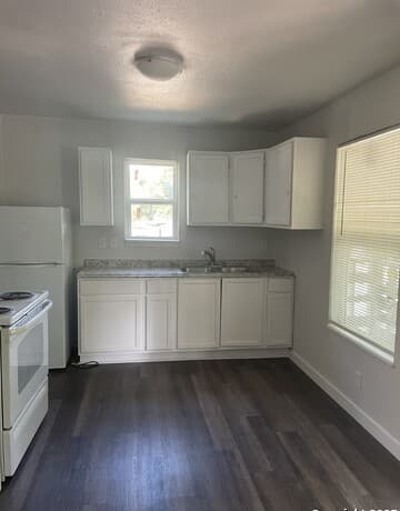 rental at 4818  Monterey St Unit #202 in San Antonio, TX — photo 3