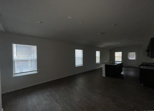 rental at 324  Middle Green Loop in Floresville, TX — photo 4