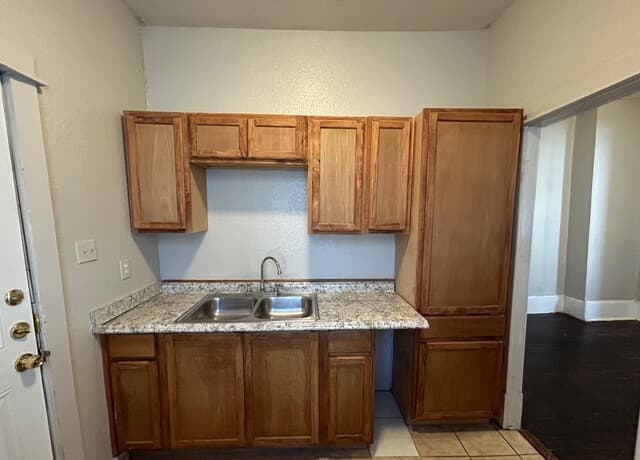 rental at 1716 N Olive St Unit 3 in San Antonio, TX — photo 2